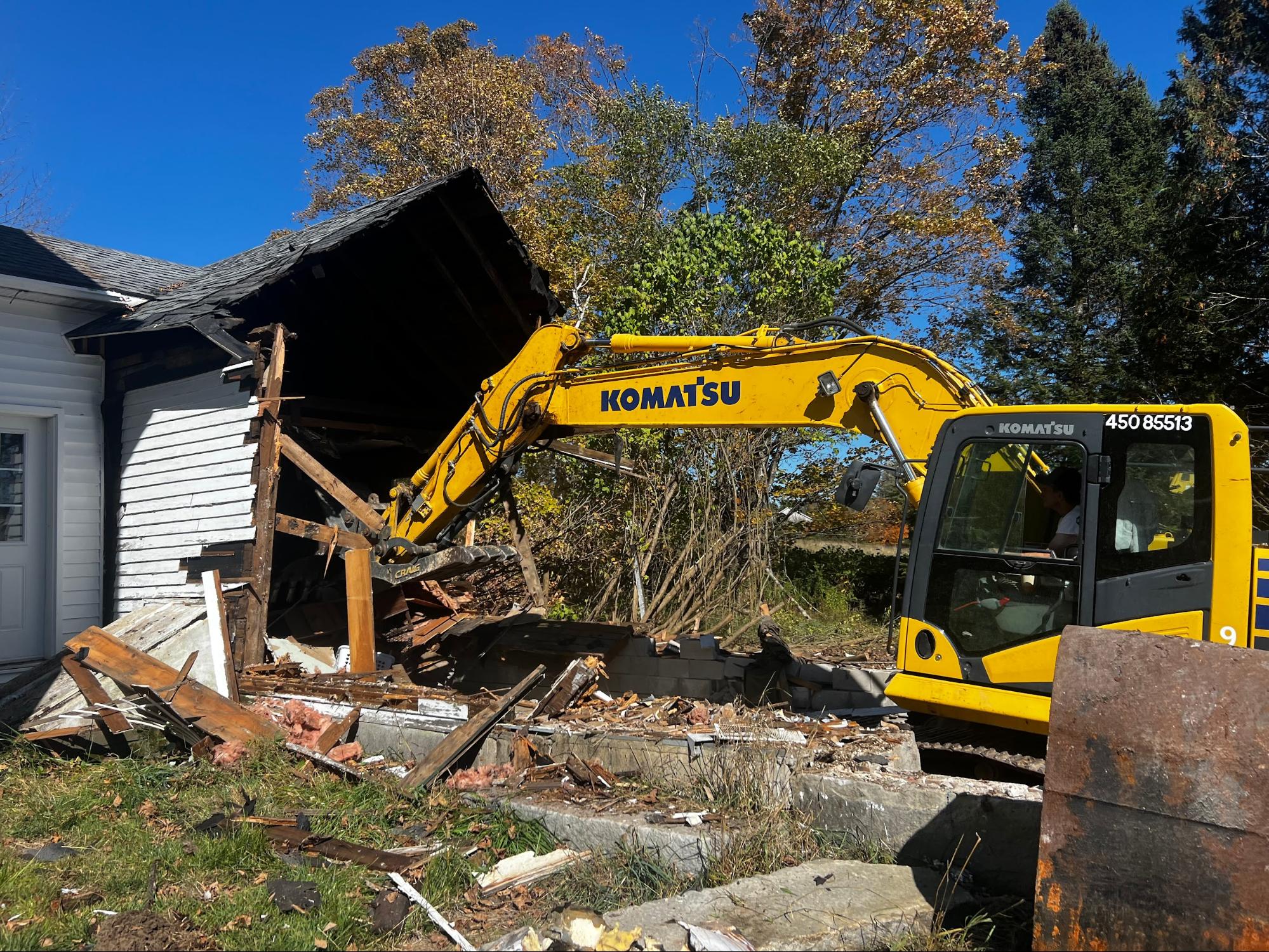 Komatsu excavator structural demolition